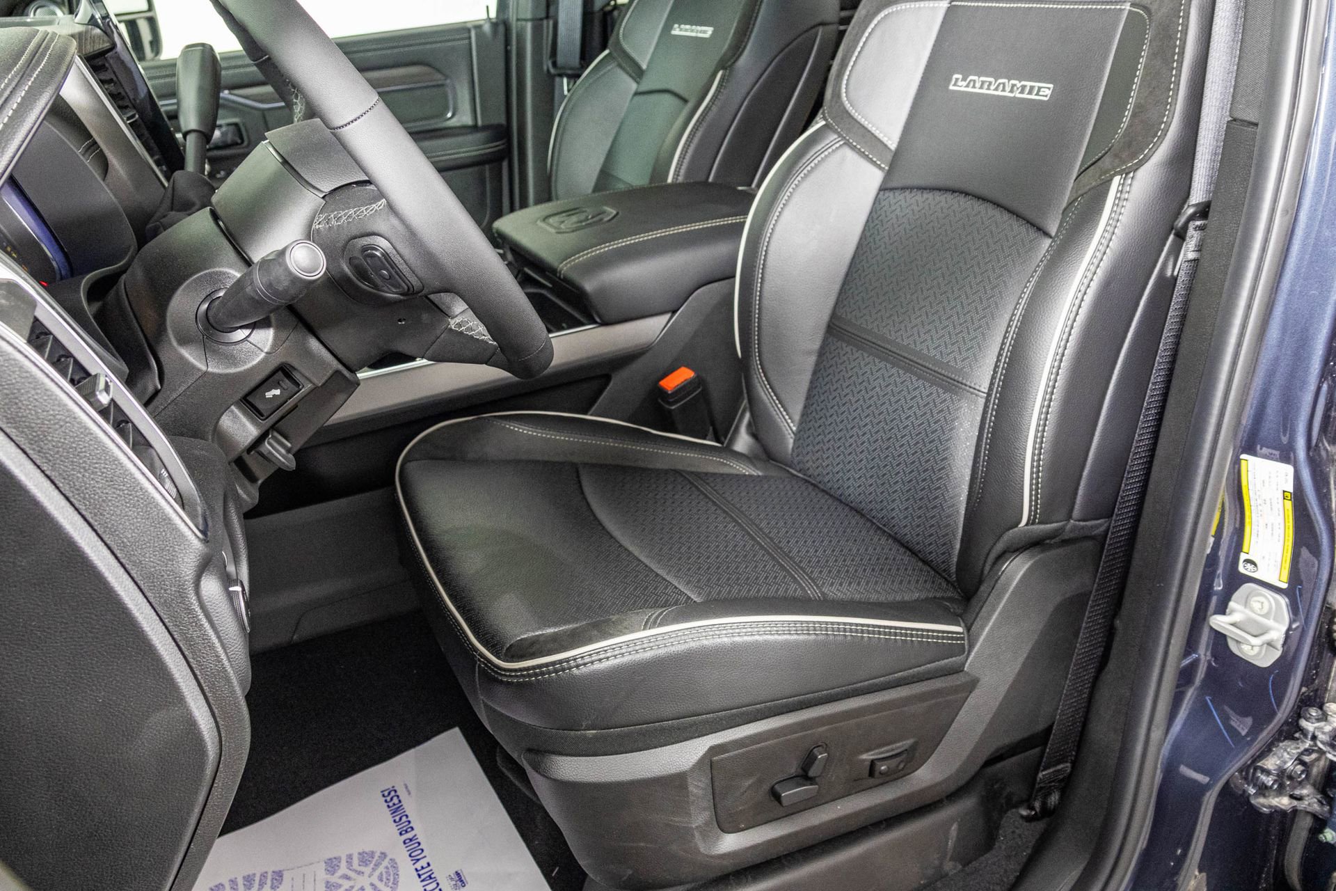 New 2026 RAM 3500 Laramie AWD/4WD image 23