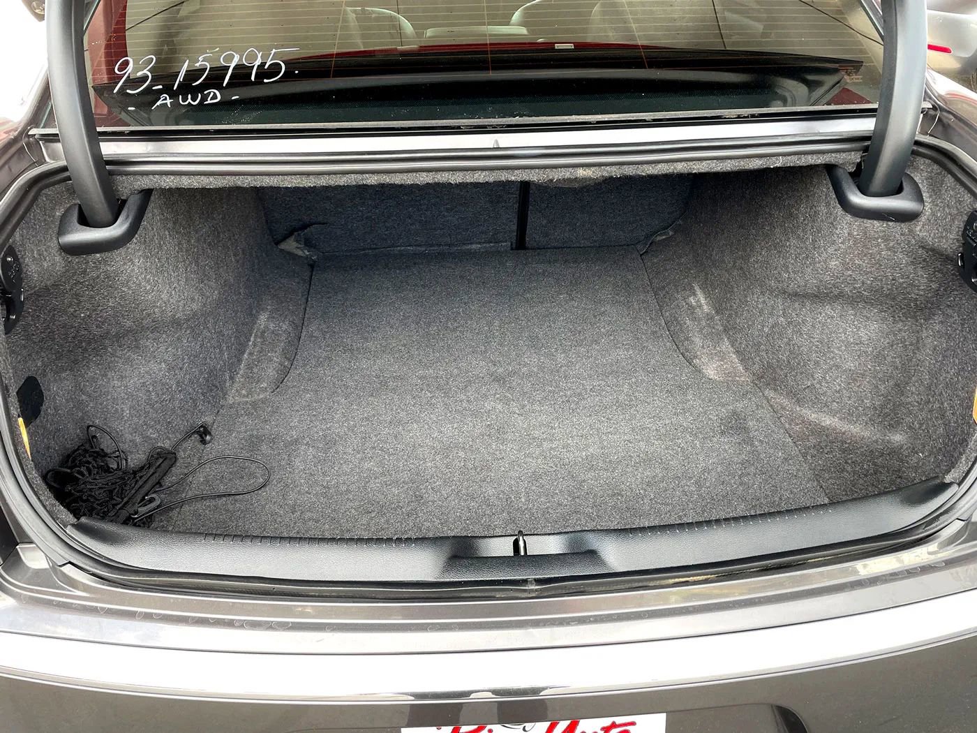 Used 2017 Chrysler 300 Limited image 6