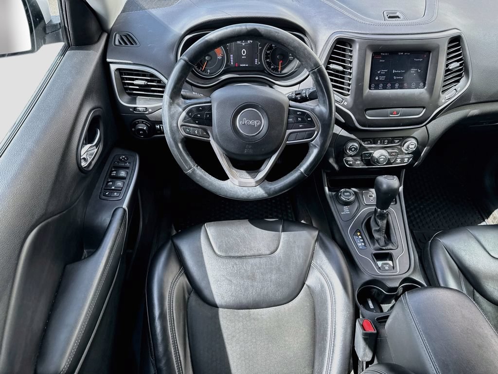 Used 2019 Jeep Cherokee Latitude Plus w/ Cold Weather Group AWD/4WD image 23