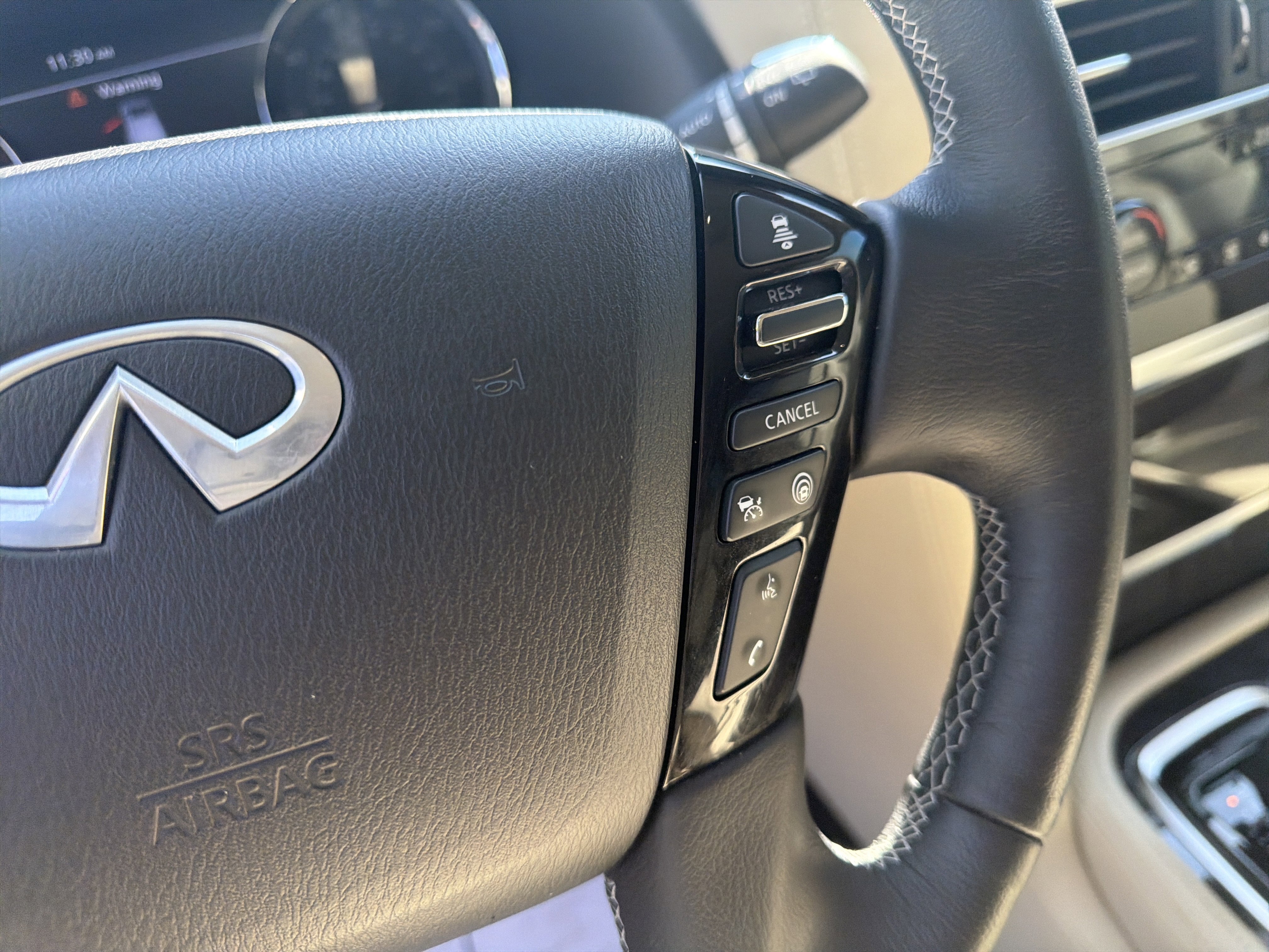 Used 2023 INFINITI QX80 Luxe w/ All-Season Package image 25