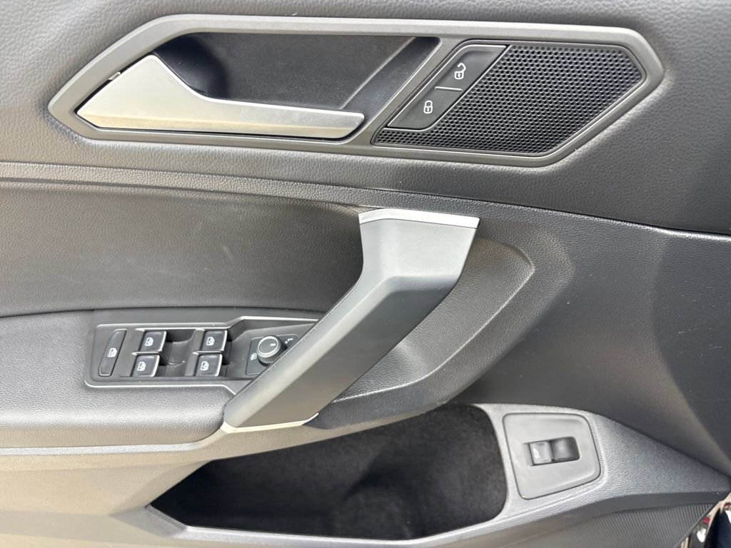 Used 2020 Volkswagen Tiguan SEL image 17