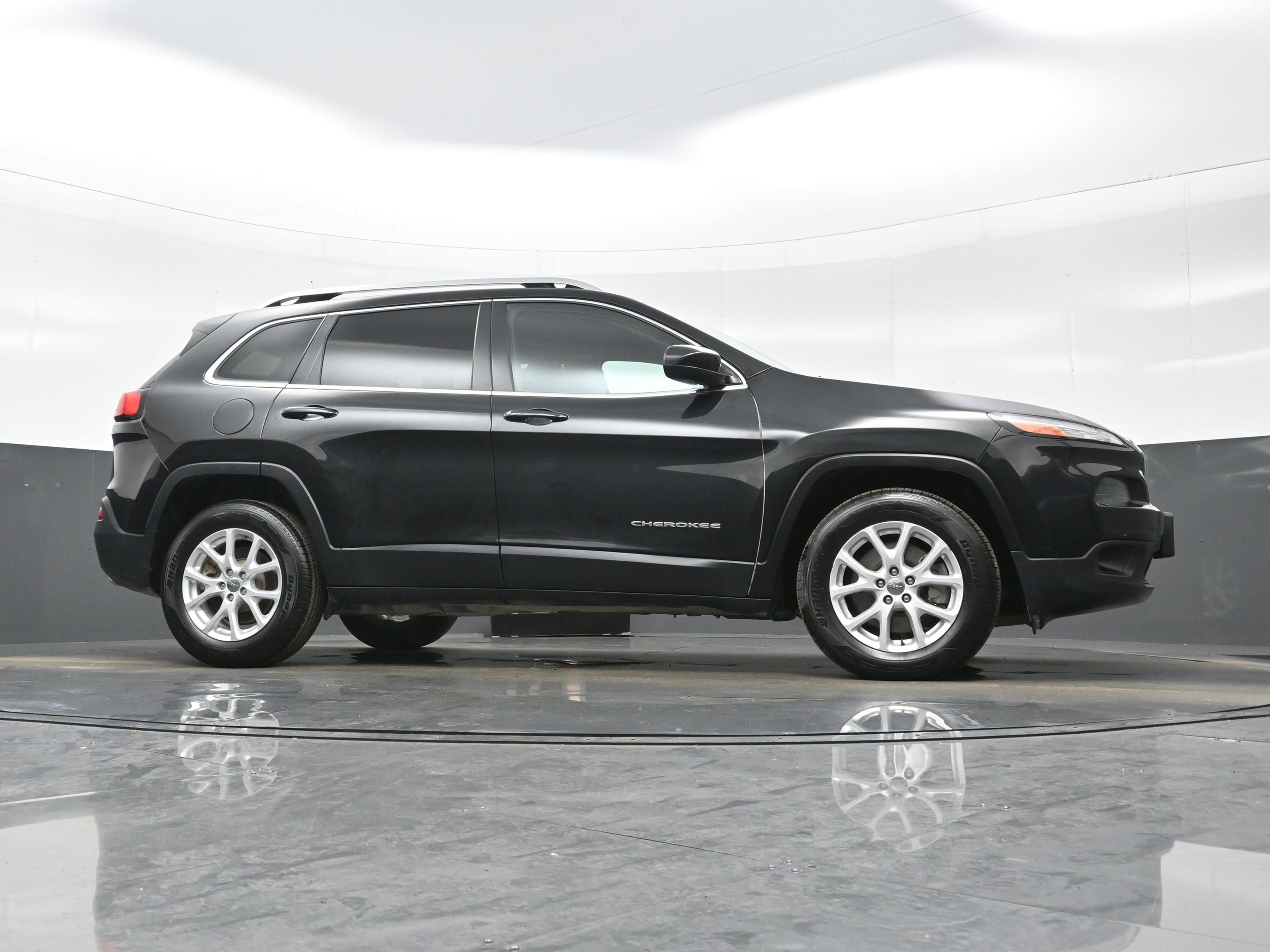 Used 2016 Jeep Cherokee Latitude w/ Comfort/Convenience Group image 30