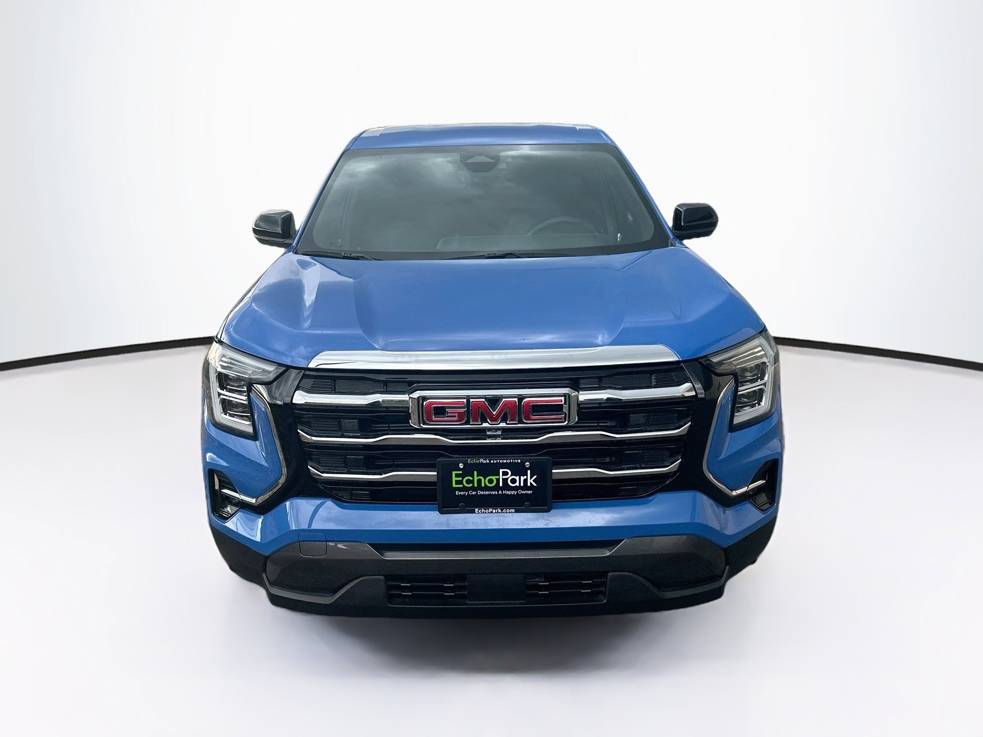Used 2025 GMC Terrain Elevation w/ Technology Package II AWD/4WD image 2