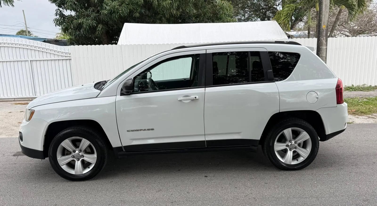 Used 2016 Jeep Compass Sport w/ Power Value Group FWD image 3