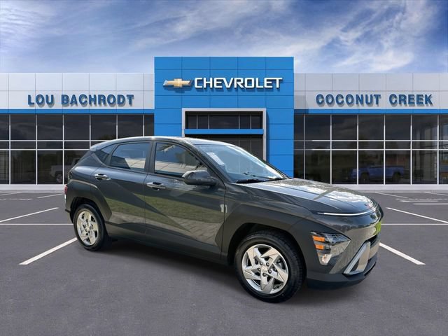 Used 2024 Hyundai Kona SE FWD image 2