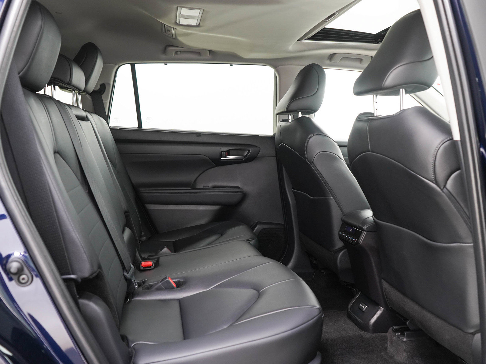 Used 2026 Toyota Highlander XLE AWD/4WD image 14