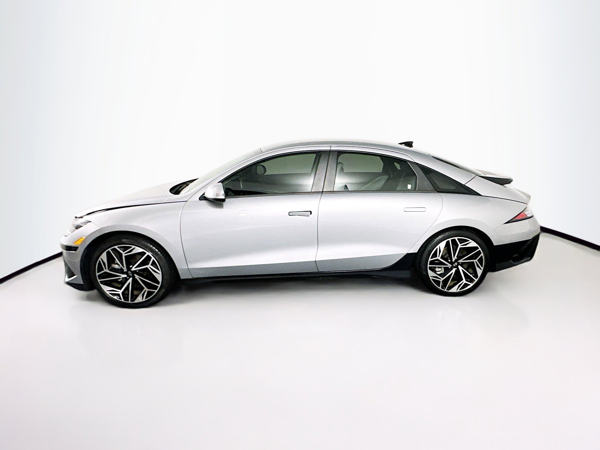 Used 2023 Hyundai Ioniq 6 SEL image 4