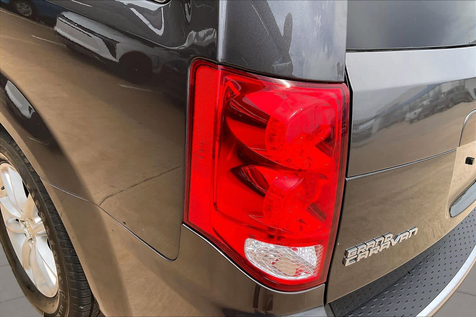 Used 2019 Dodge Grand Caravan SXT FWD image 28