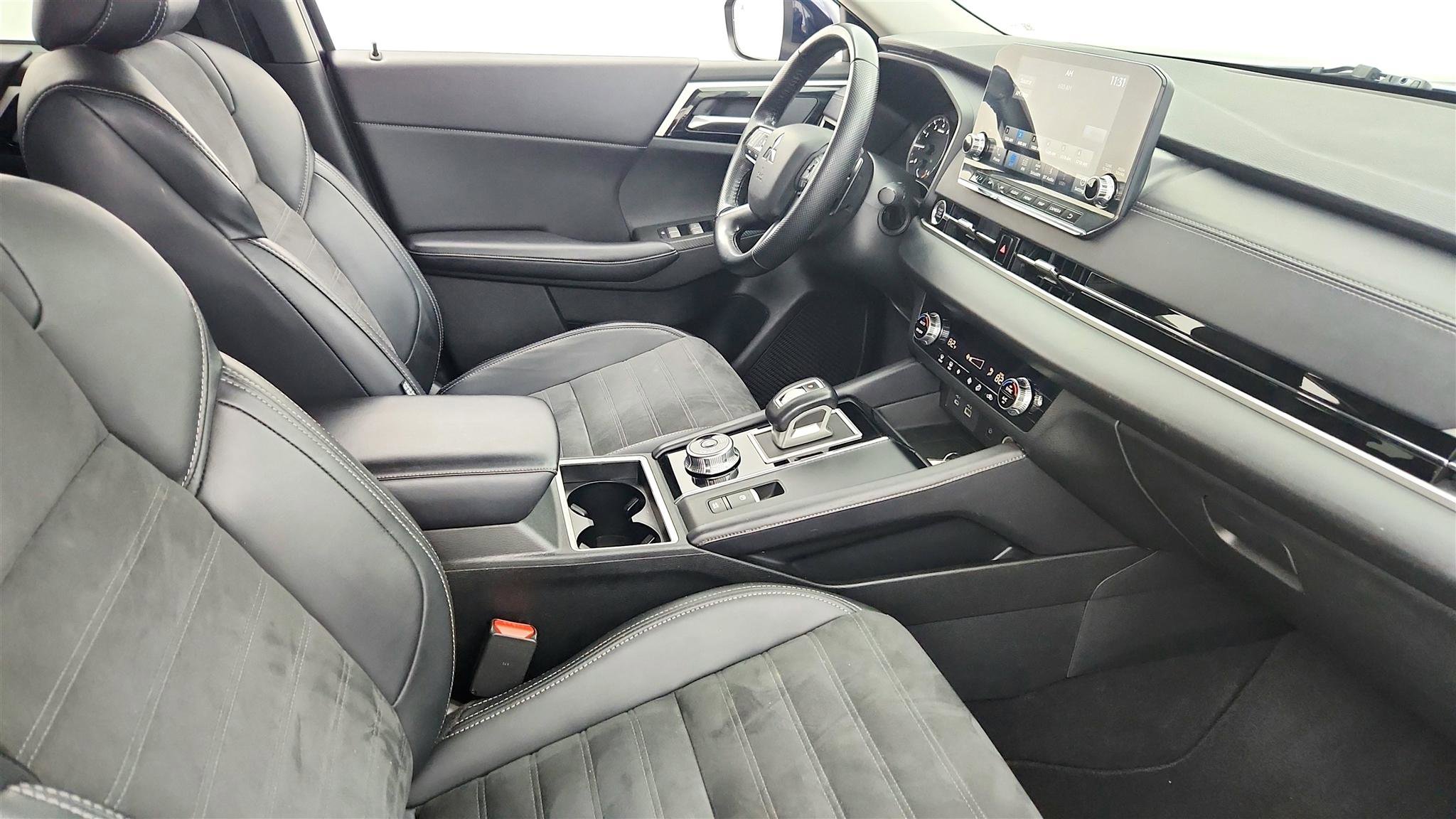 Used 2024 Mitsubishi Outlander FWD image 33