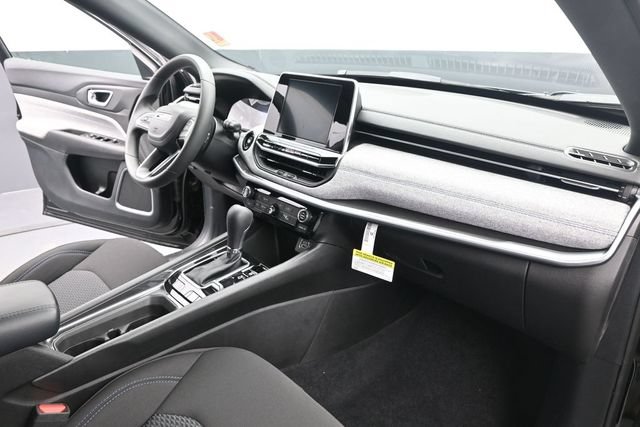 Used 2025 Jeep Compass Sport w/ Mopar Graphics Package AWD/4WD image 5