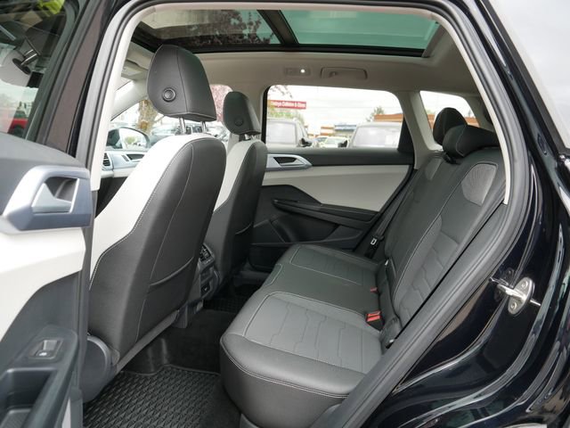 Used 2025 Volkswagen Taos SE AWD/4WD image 17