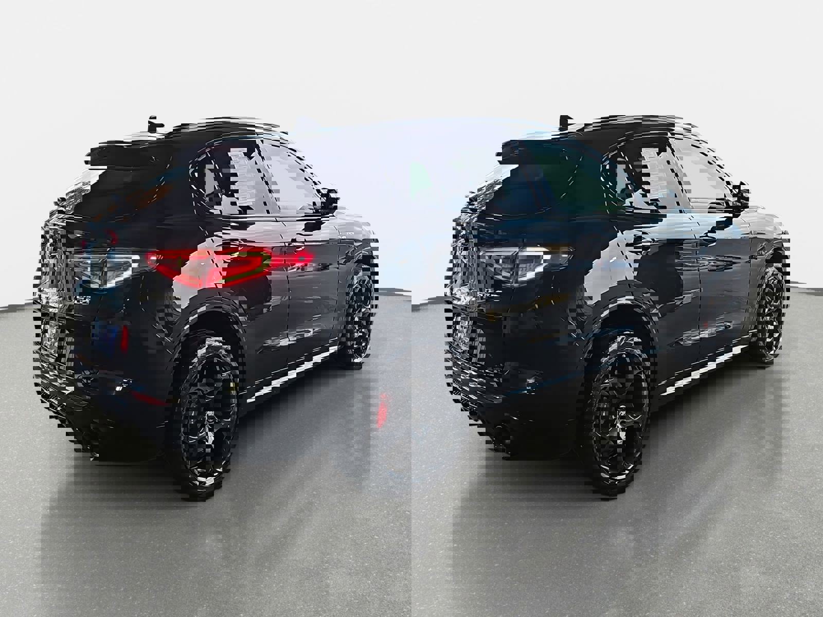 Used 2024 Alfa Romeo Stelvio Veloce image 5