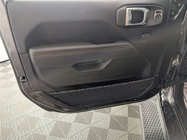 Used 2025 Jeep Wrangler Unlimited Sahara AWD/4WD image 10