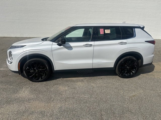 Used 2023 Mitsubishi Outlander SE