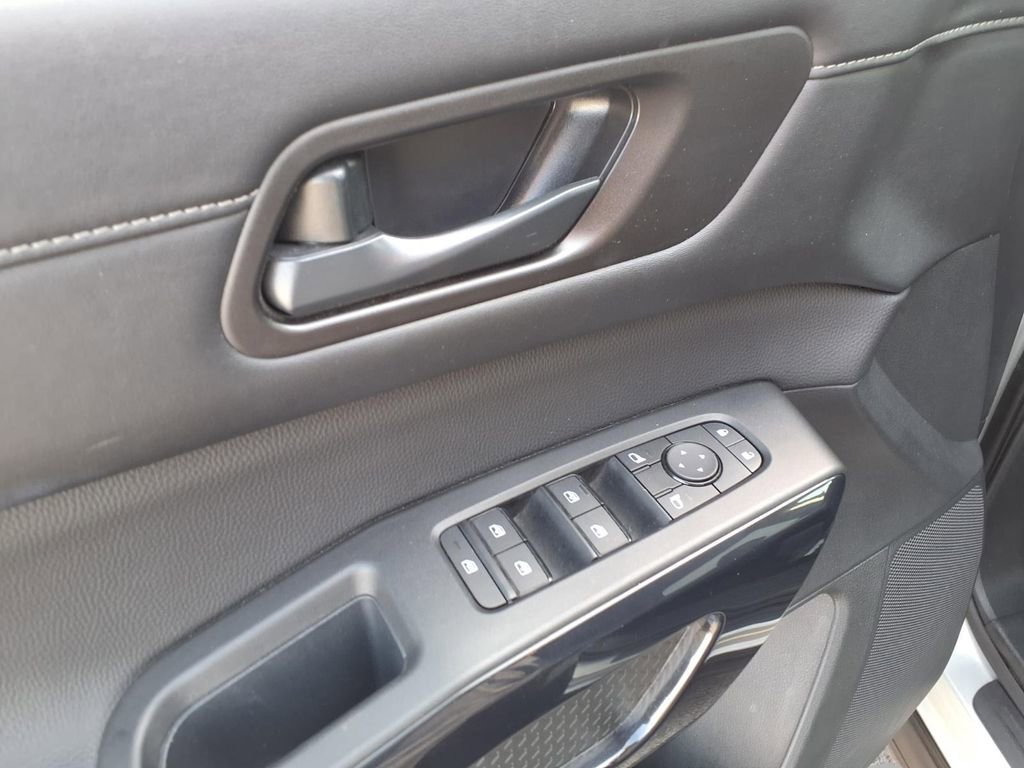 Certified 2025 Nissan Pathfinder SV image 19