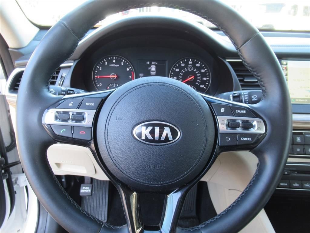Used 2017 Kia Cadenza Premium w/ Luxury Package image 21