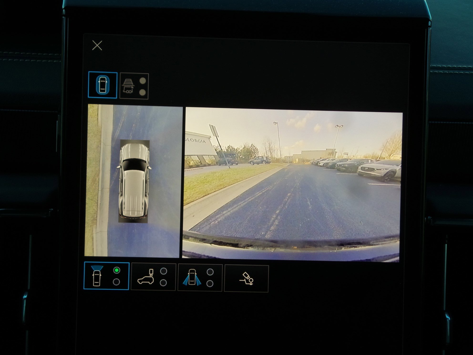 Used 2025 GMC Yukon Elevation image 15