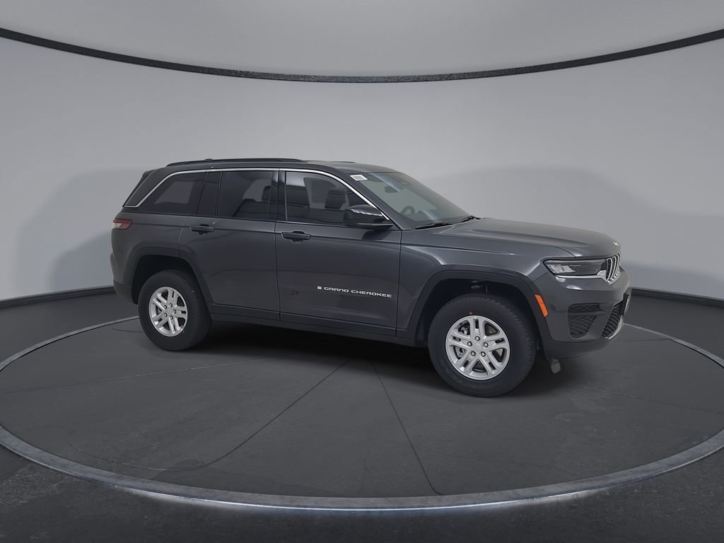 New 2025 Jeep Grand Cherokee Laredo image 2