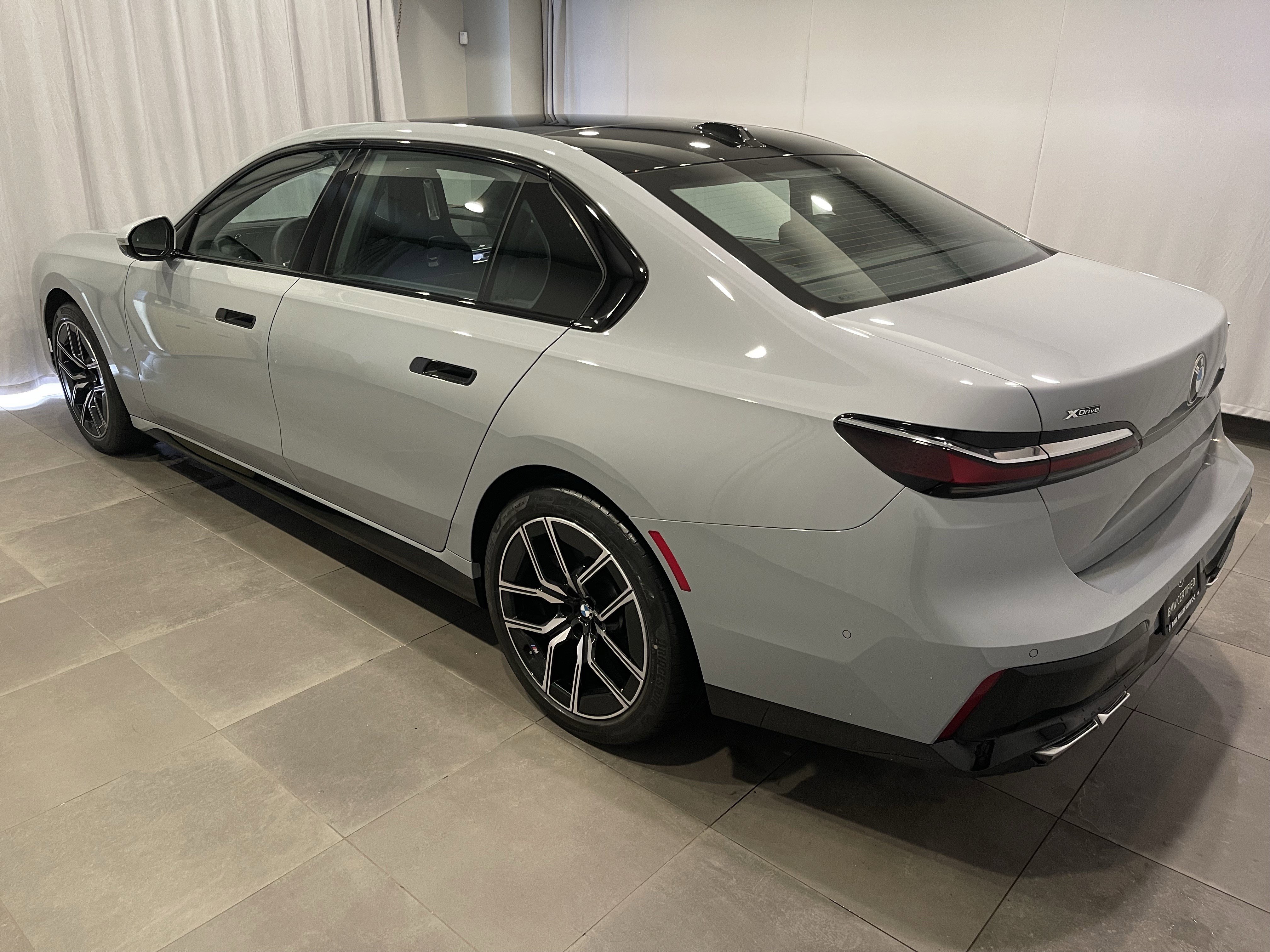 Certified 2024 BMW 760i xDrive w/ Premium Package 2 AWD/4WD image 4