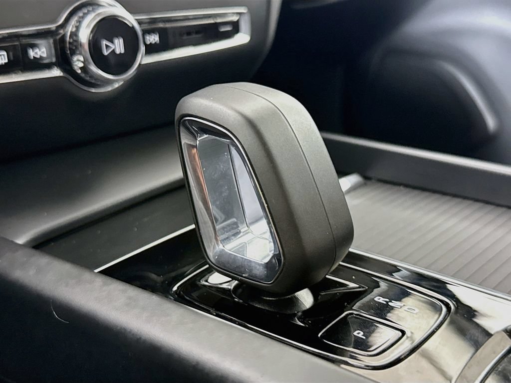 Used 2024 Volvo S60 B5 Core w/ Climate Package FWD image 8