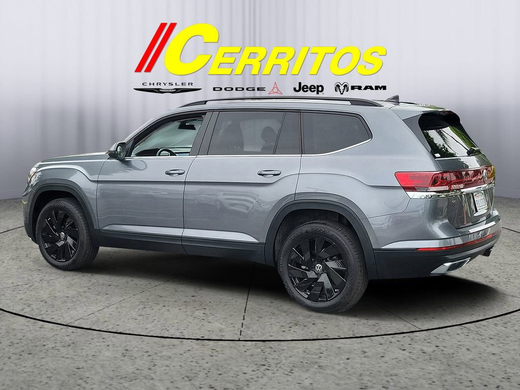 Used 2025 Volkswagen Atlas SE FWD image 2