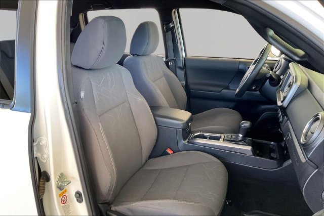 Used 2019 Toyota Tacoma TRD Off-Road w/ Technology Package AWD/4WD image 19