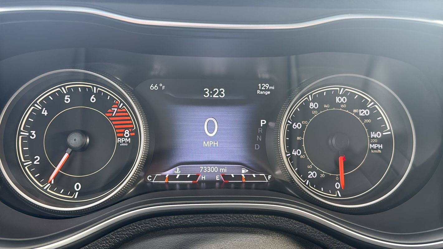 Used 2019 Jeep Cherokee Trailhawk w/ Cold Weather Group image 21