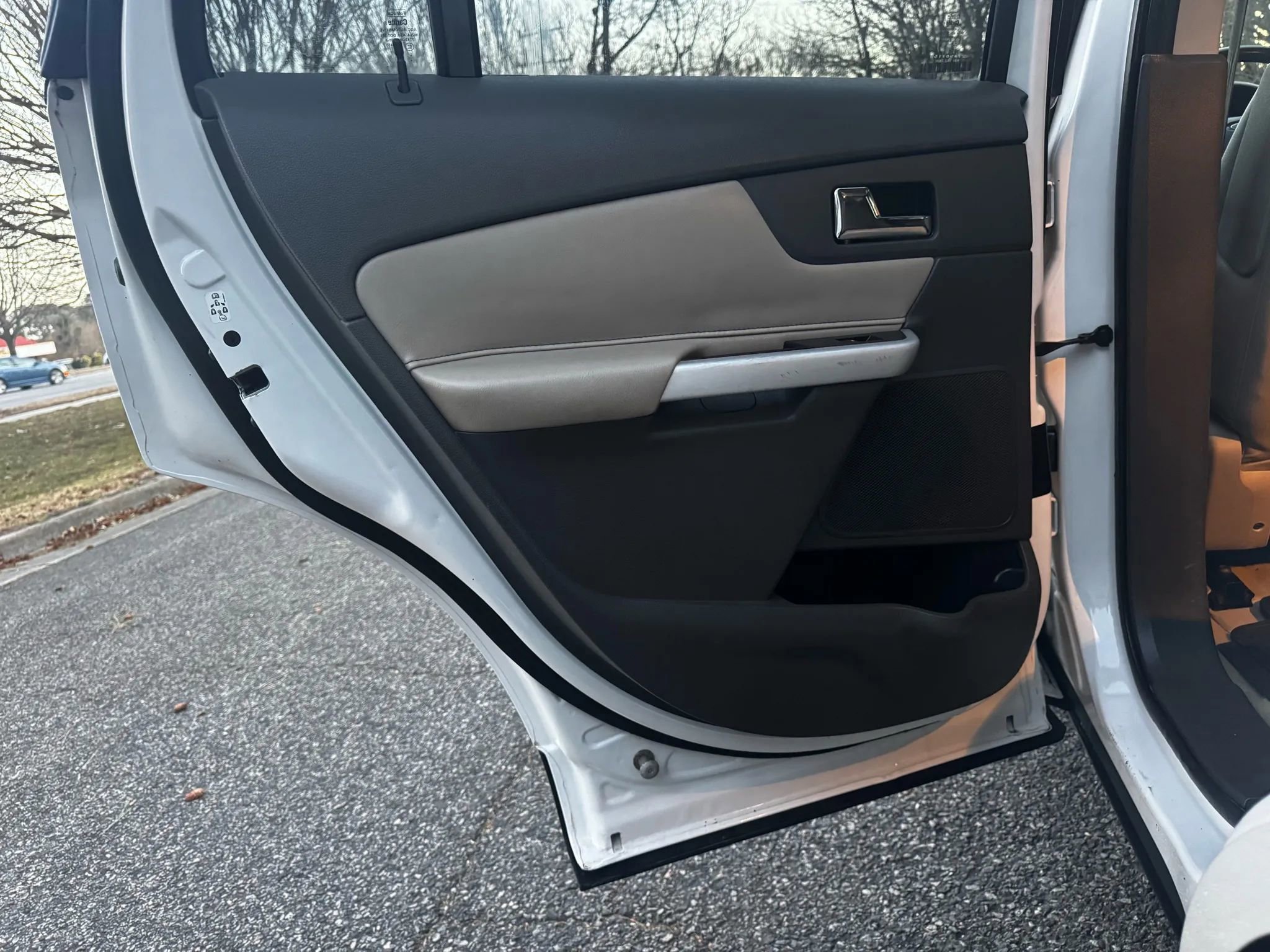 Used 2011 Ford Edge SEL w/ 202A Rapid Spec Order Code image 9