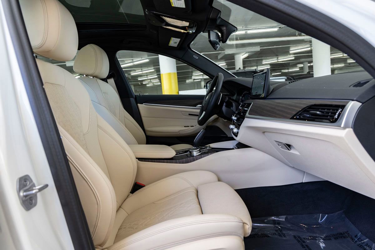 Certified 2023 BMW 530e w/ Premium Package image 28