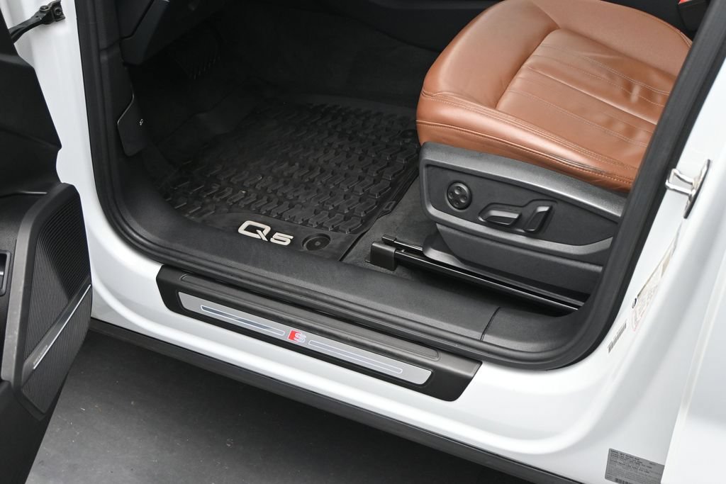 Used 2021 Audi Q5 e Premium Plus AWD/4WD image 6
