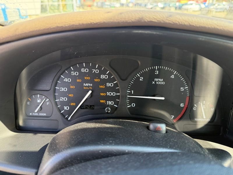 Used 2002 Saturn S-Series SL1 image 10