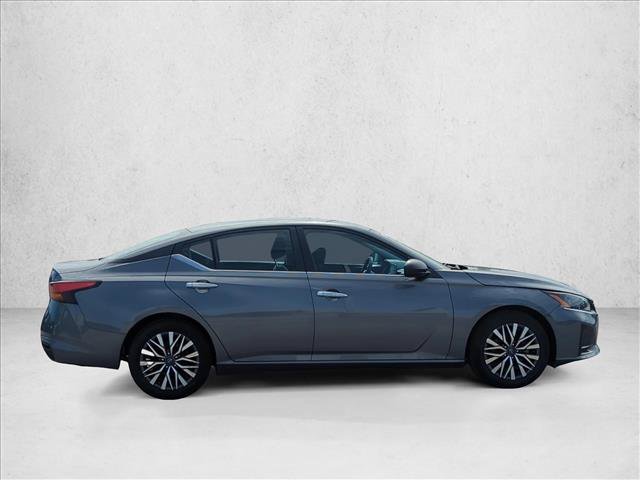 Used 2025 Nissan Altima 2.5 SV FWD image 4