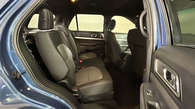 Used 2018 Ford Explorer XLT AWD/4WD image 29