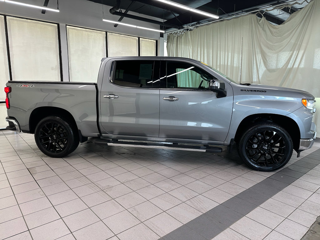 Used 2023 Chevrolet Silverado 1500 LTZ w/ LTZ Convenience Package II AWD/4WD image 3