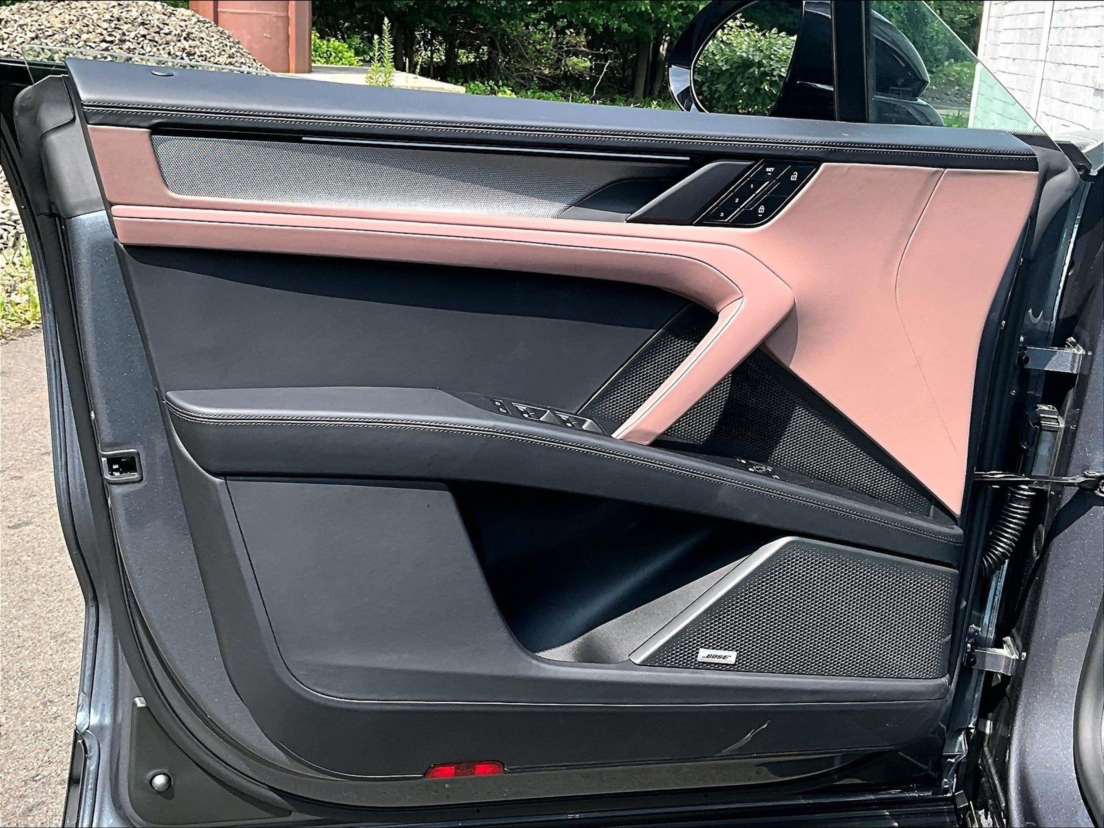 New 2026 Porsche Cayenne Electric AWD/4WD image 16