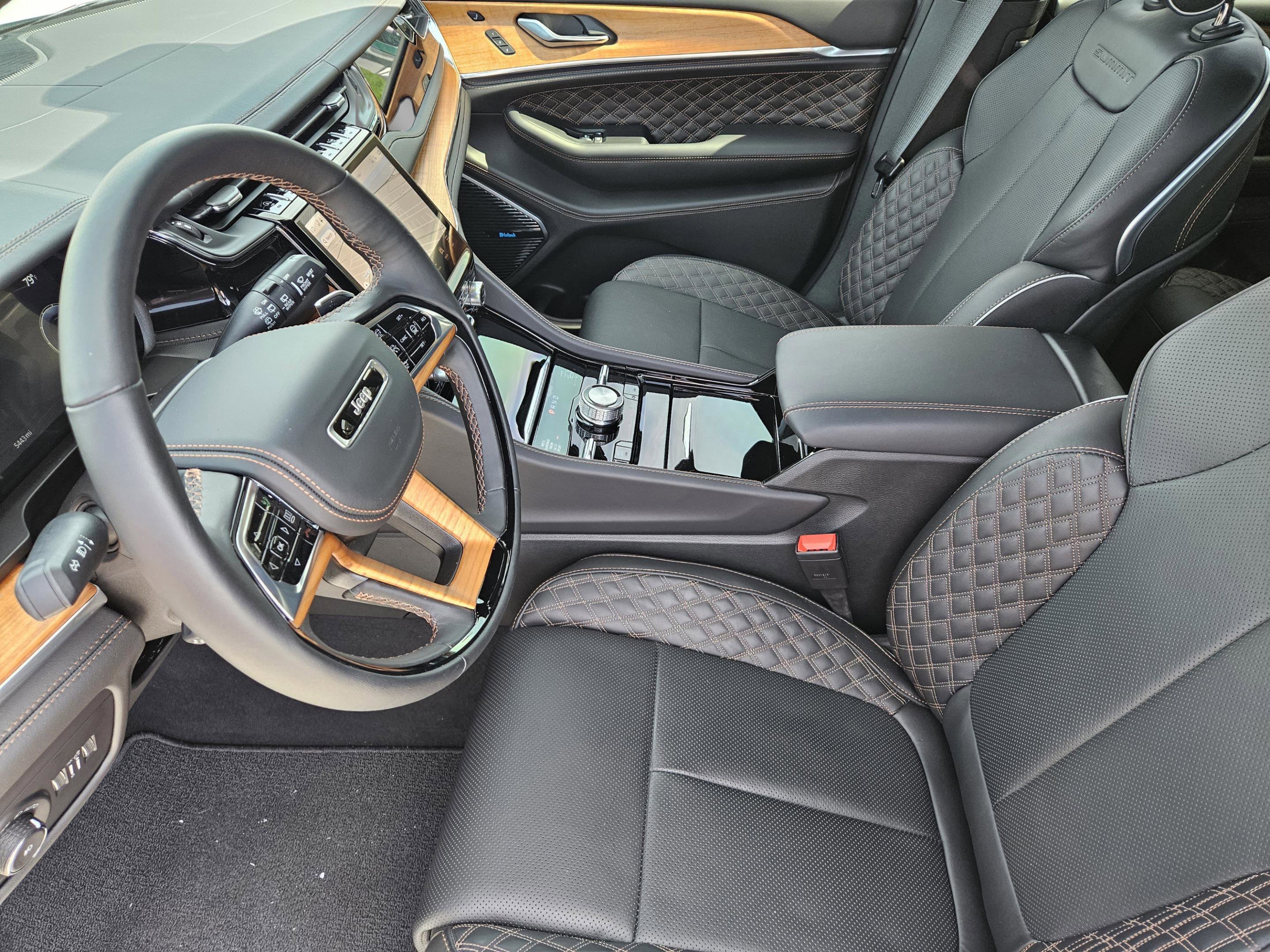 Used 2025 Jeep Grand Cherokee Summit AWD/4WD image 11