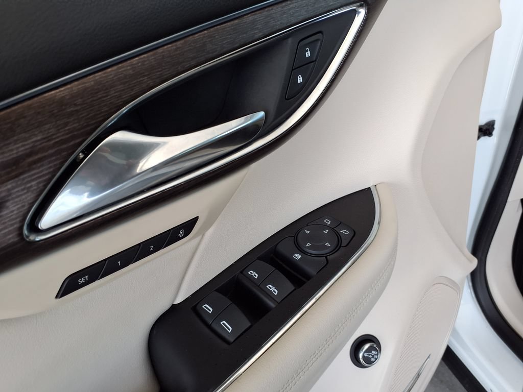 Used 2022 Buick Envision Avenir w/ Technology Package II FWD image 22