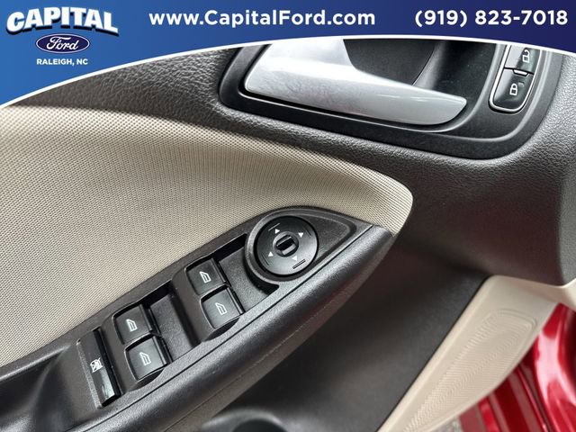 Used 2015 Ford Focus SE FWD image 21
