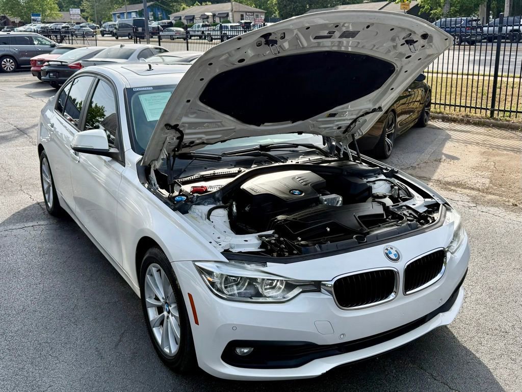 Used 2018 BMW 320i Sedan RWD image 4