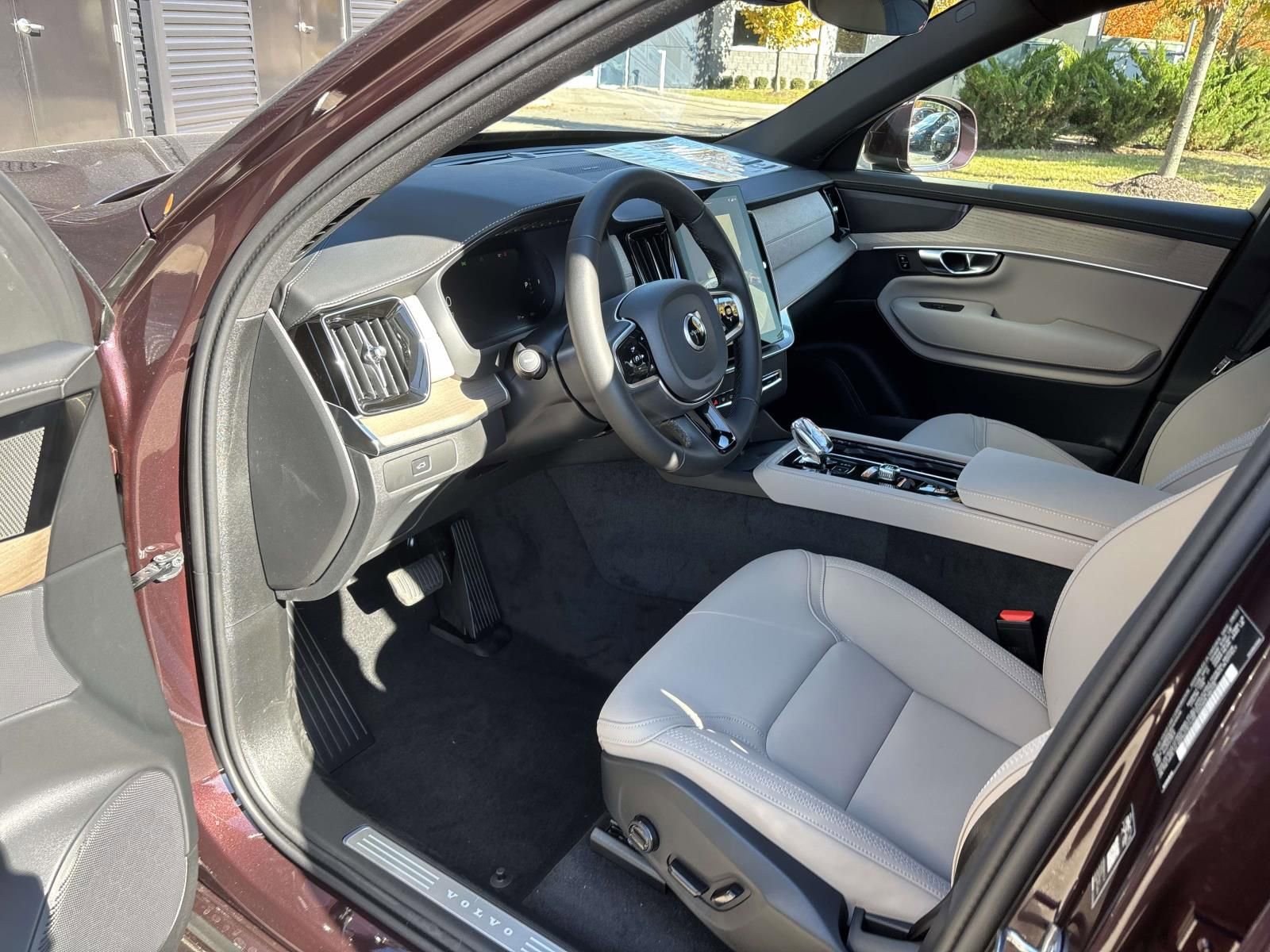 Used 2026 Volvo XC90 B6 Plus w/ Protection Package Premier AWD/4WD image 24