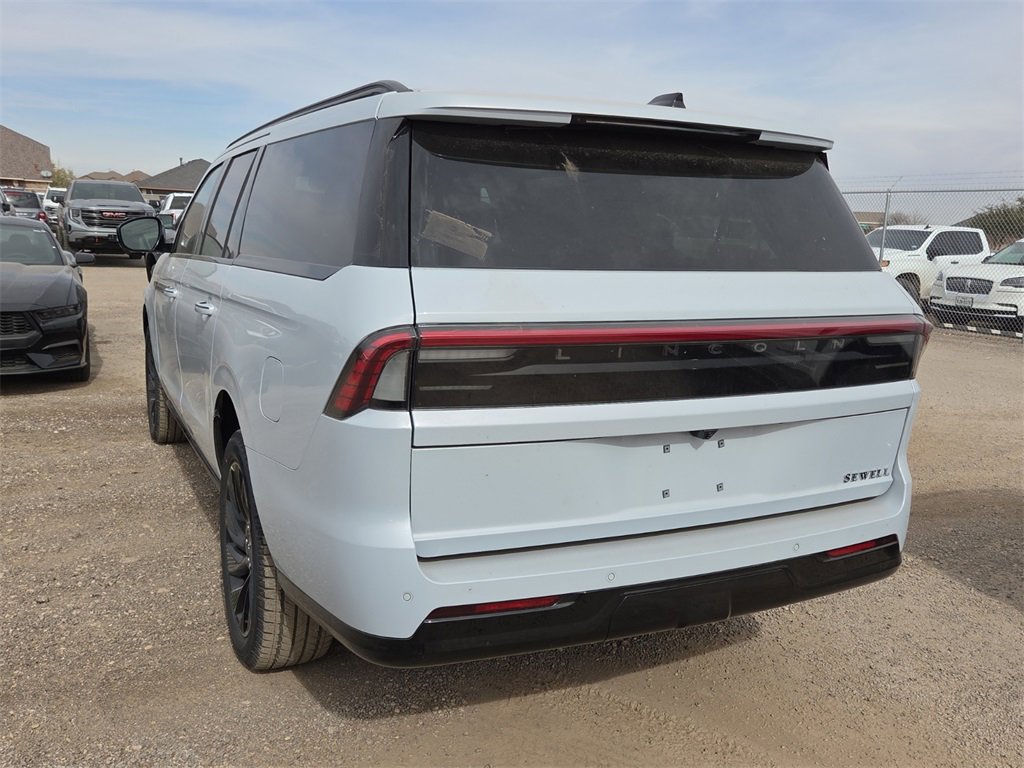 New 2026 Lincoln Navigator L Reserve w/ Jet Appearance Package image 3