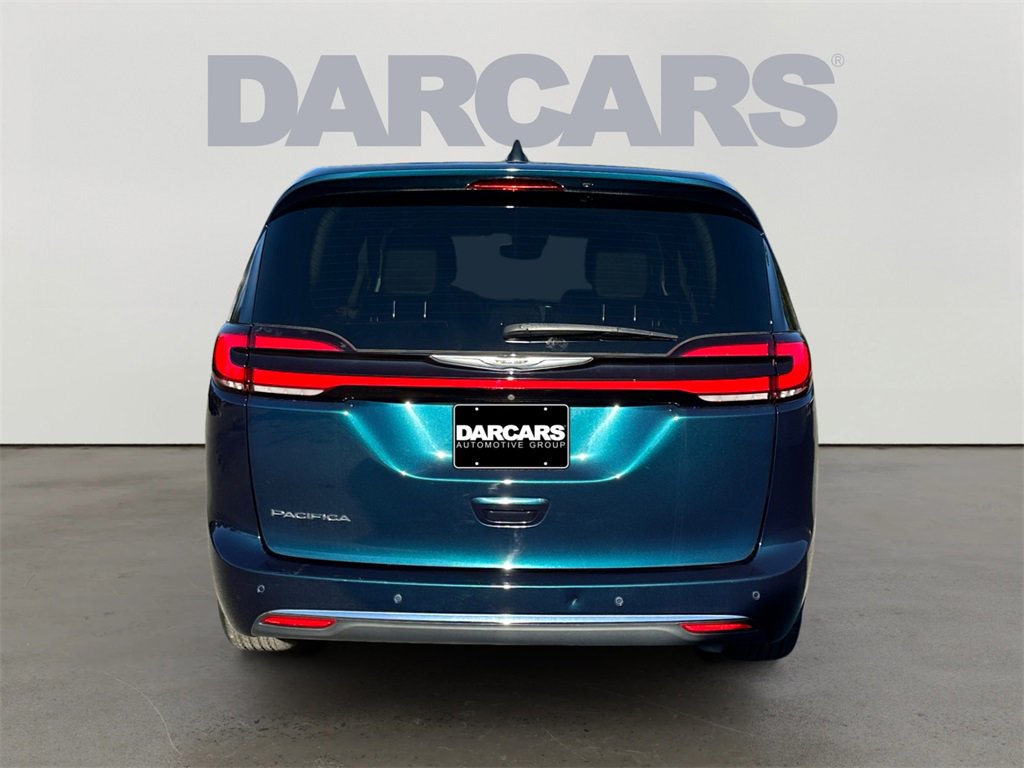 Used 2023 Chrysler Pacifica Touring-L image 6