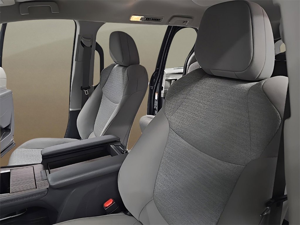 Used 2024 Toyota Sienna LE image 13