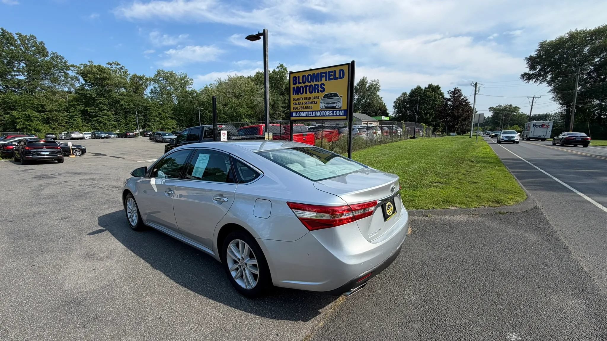 Used 2013 Toyota Avalon XLE FWD image 3