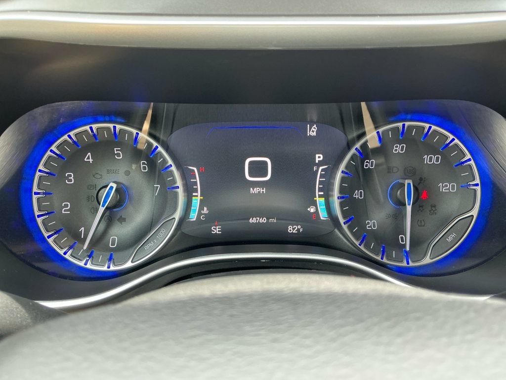 Used 2023 Chrysler Pacifica Touring-L FWD image 29