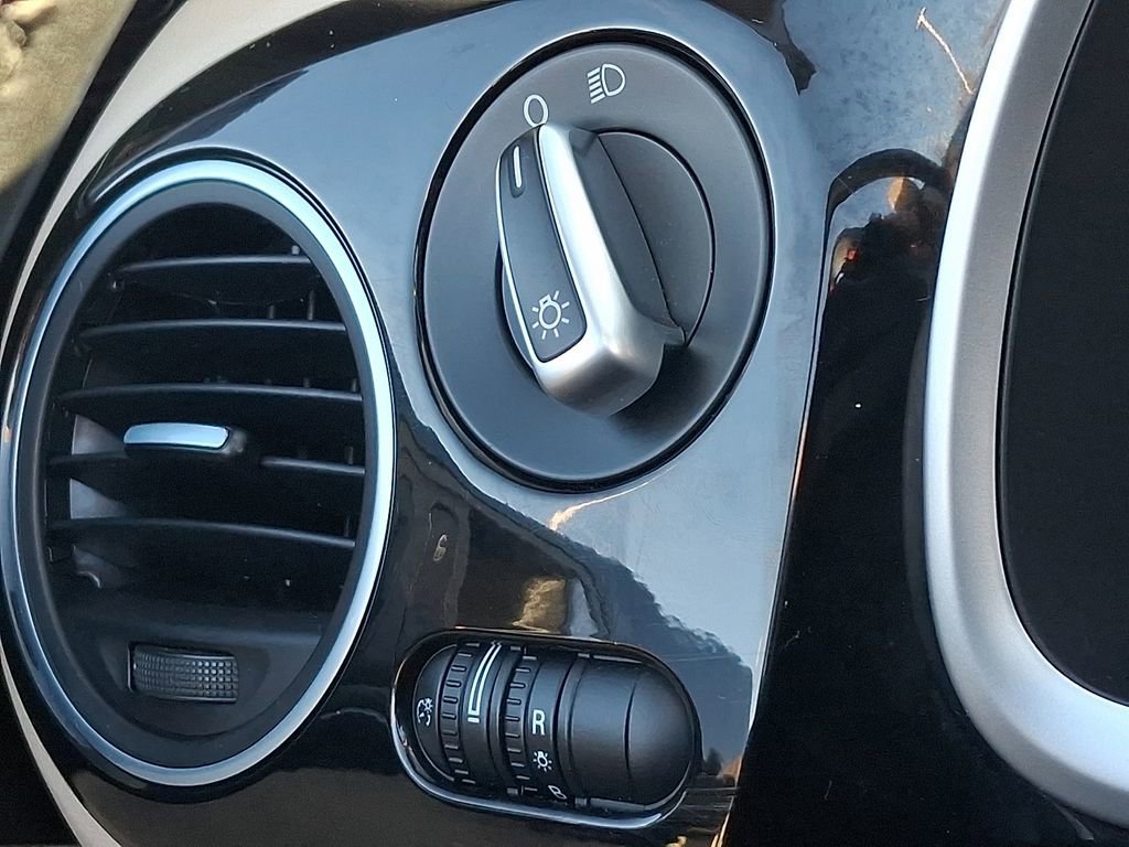 Used 2014 Volkswagen Beetle 2.5 image 22