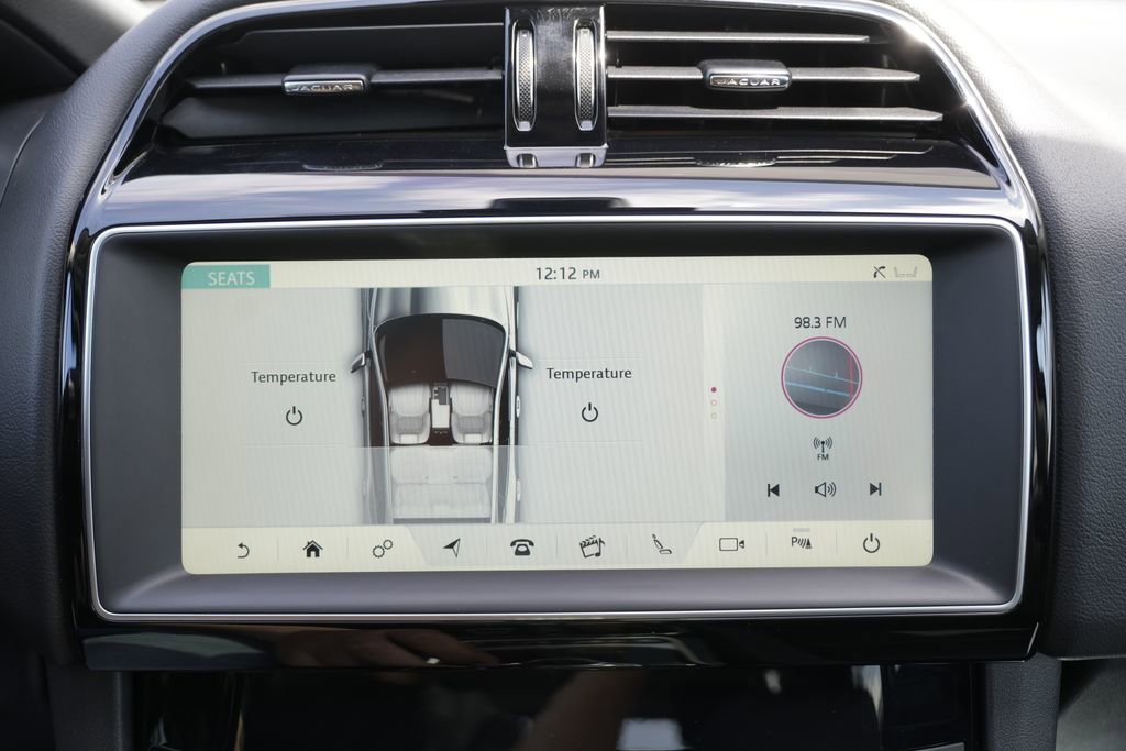 Used 2019 Jaguar F-PACE Premium image 65
