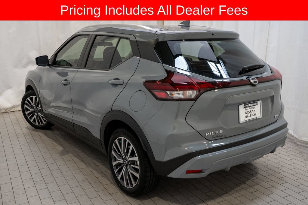Certified 2022 Nissan Kicks SV FWD image 3
