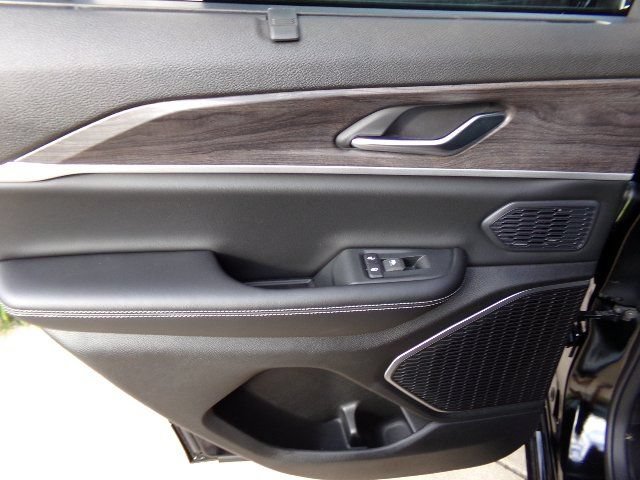 Used 2024 Jeep Grand Cherokee Limited 4xe AWD/4WD image 25