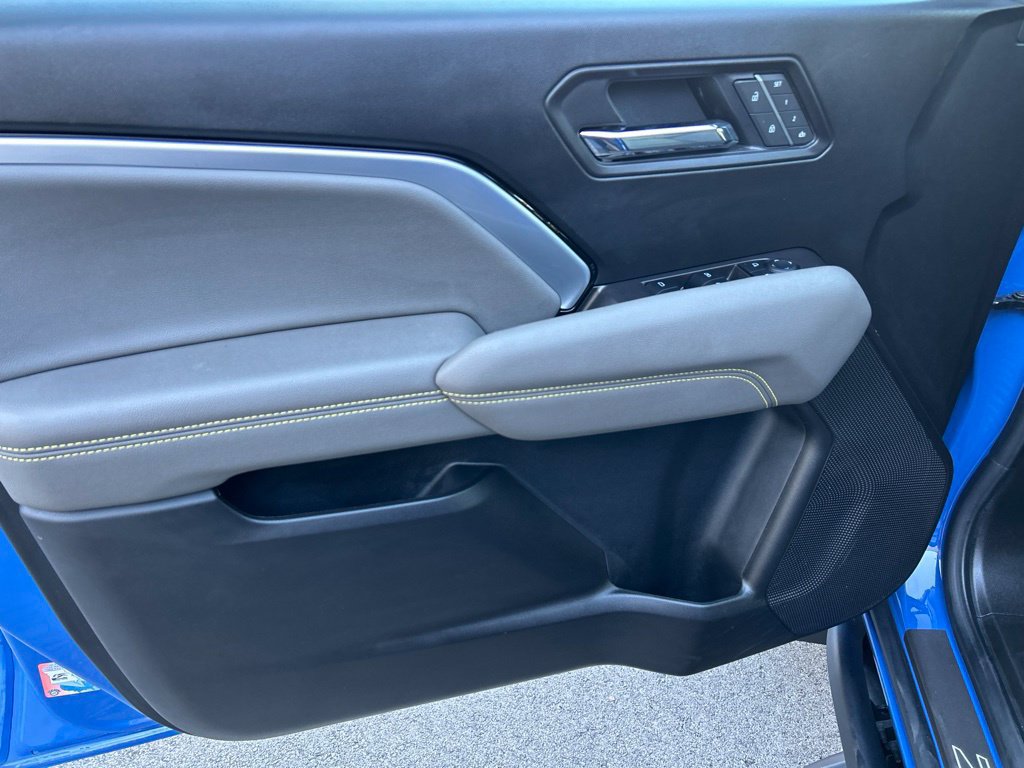 Used 2025 Chevrolet Colorado ZR2 w/ Midnight Edition AWD/4WD image 15